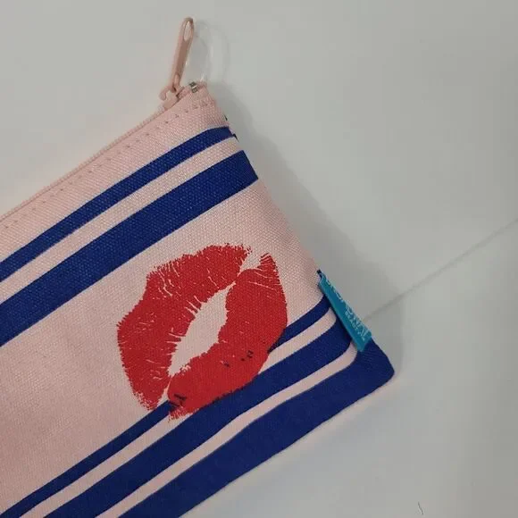 Xoxo Pink Lip Makeup Bag - Picture 4 of 7